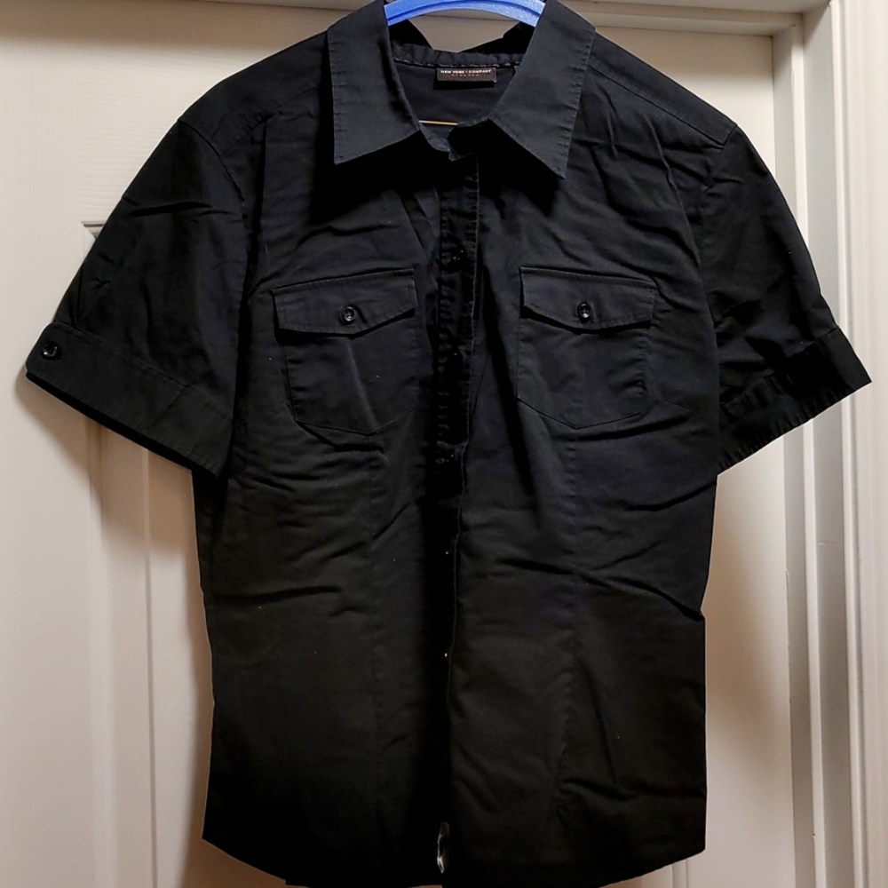 New York & Company Large Short-sleeved Black Button-front Blouse